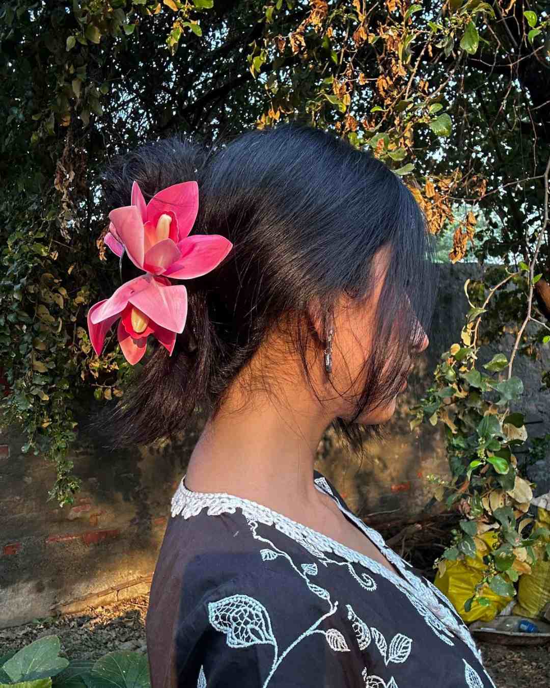 Lily Flower Holiday Clips